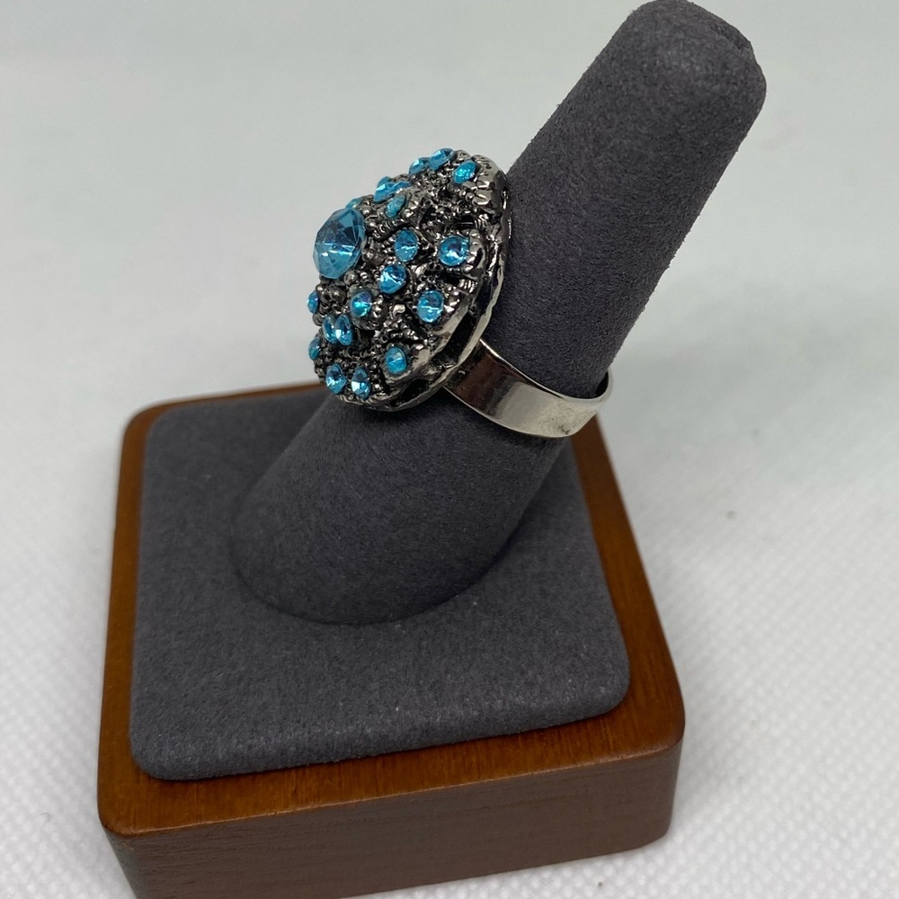 Vintage Sparkly Blue & Clear Stone Silver Band Statement Costume Cocktail Ring - Picture 3 of 9